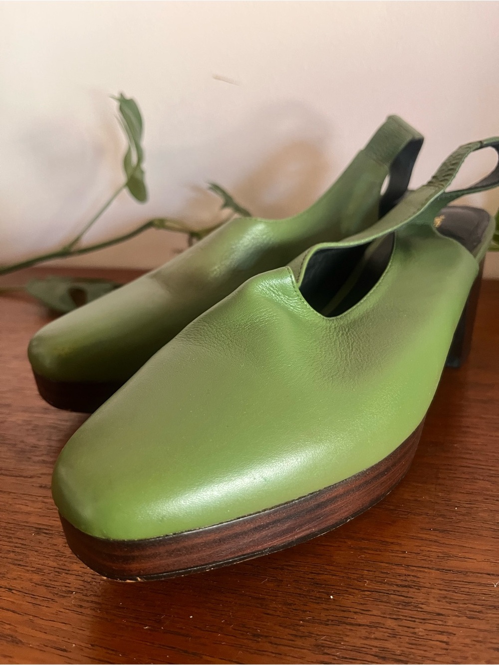 Women's Intentionally Blank Green Leather Slingback Heels